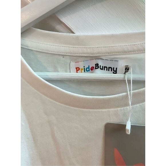 Pride Bunny White Rainbow Cuff T-Shirt sz 22 ( but unisex) NWT LGBTQ - Picture 4 of 8